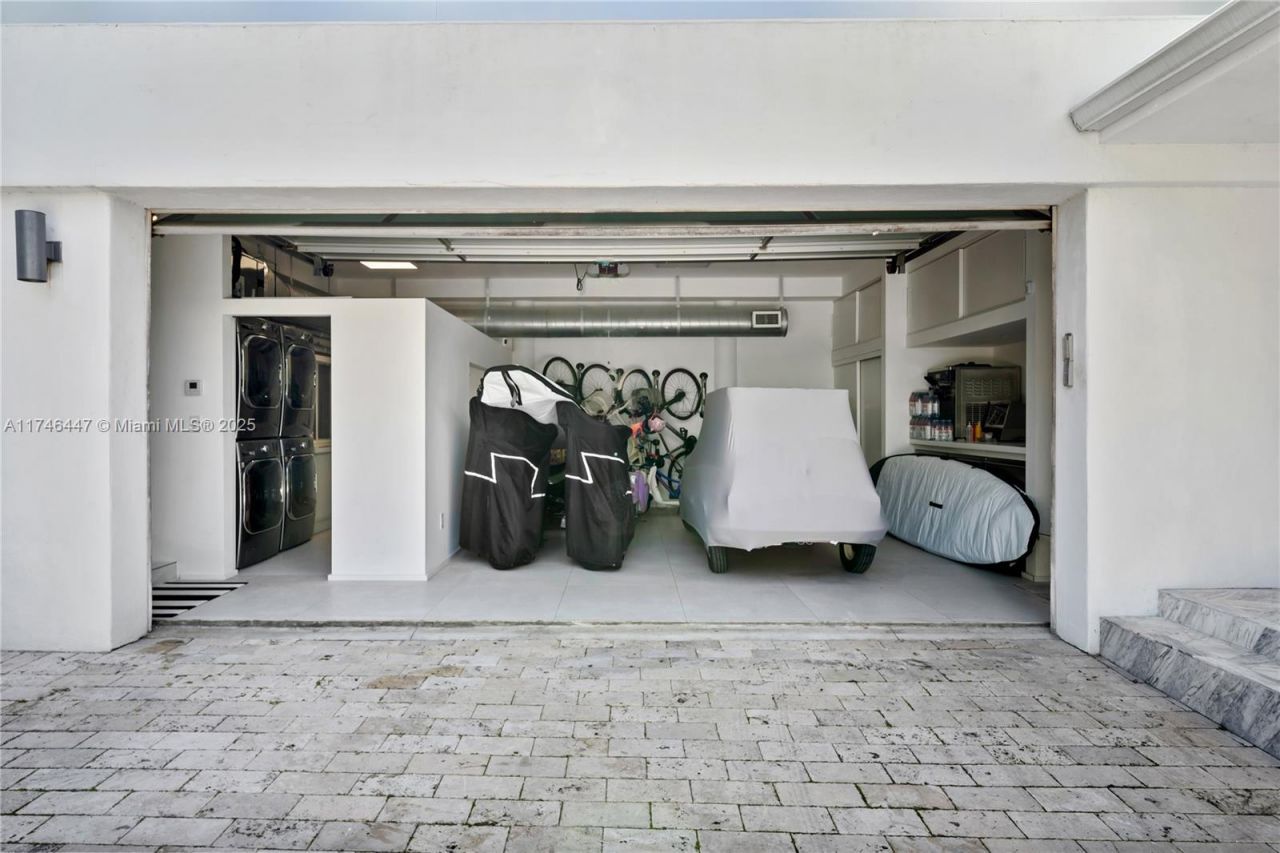 227 E Dilido Dr, Miami Beach, FL 33139 Photo