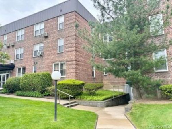 530 Dubois Avenue, Unit 2C, Valley Stream, NY 11581