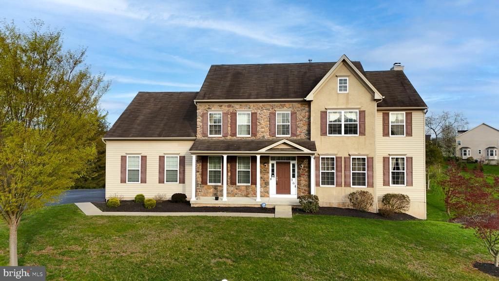 164 Meadowside Drive, Douglassville, PA 19518 Main Photo