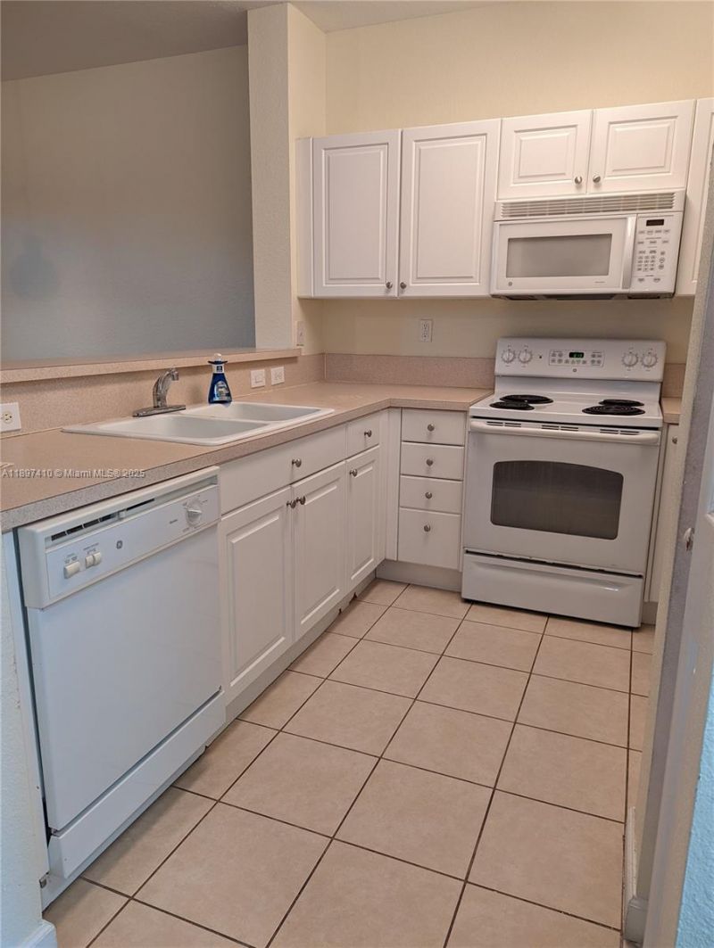 3320 NE 13 Cr Dr, Unit 201, Homestead, FL 33033 Photo