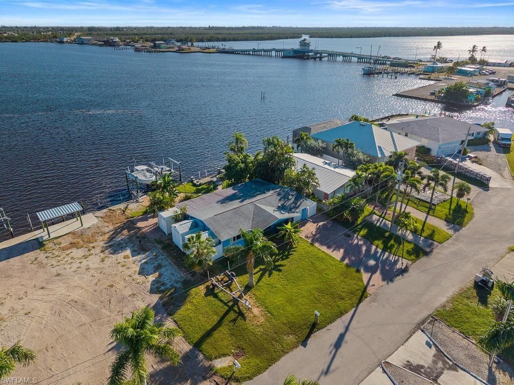 2504 Bayshore Dr, Matlacha, FL 33993 Main Photo
