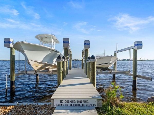 2504 Bayshore DR, MATLACHA, FL 33993