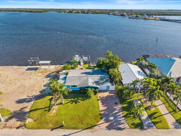 2504 Bayshore DR, MATLACHA, FL 33993