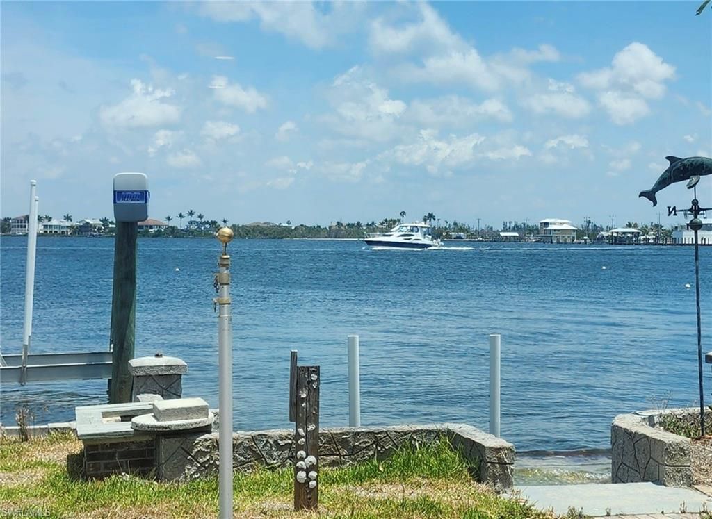 2504 Bayshore Dr, Matlacha, FL 33993 Photo