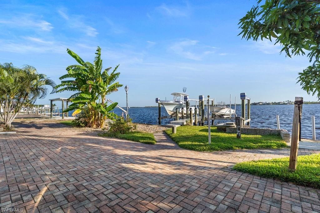 2504 Bayshore Dr, Matlacha, FL 33993 Photo