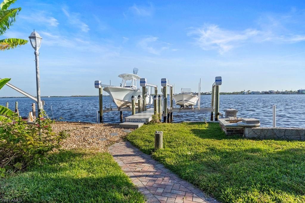 2504 Bayshore Dr, Matlacha, FL 33993 Photo