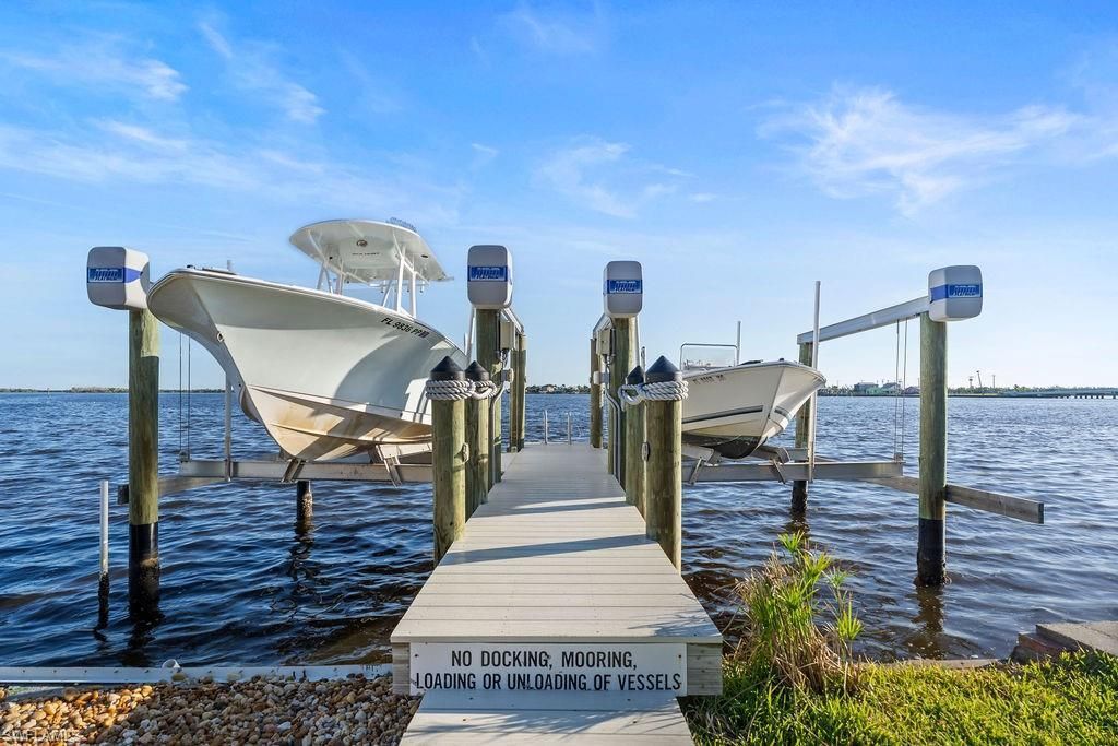 2504 Bayshore Dr, Matlacha, FL 33993 Photo