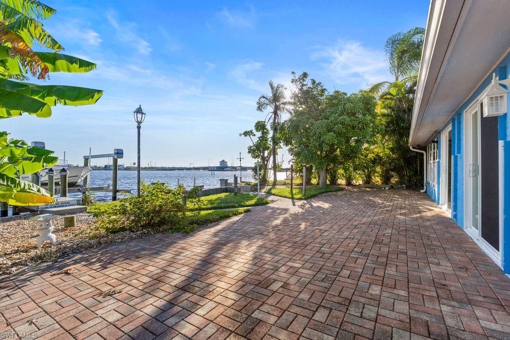 2504 Bayshore Dr, Matlacha, FL 33993 Photo