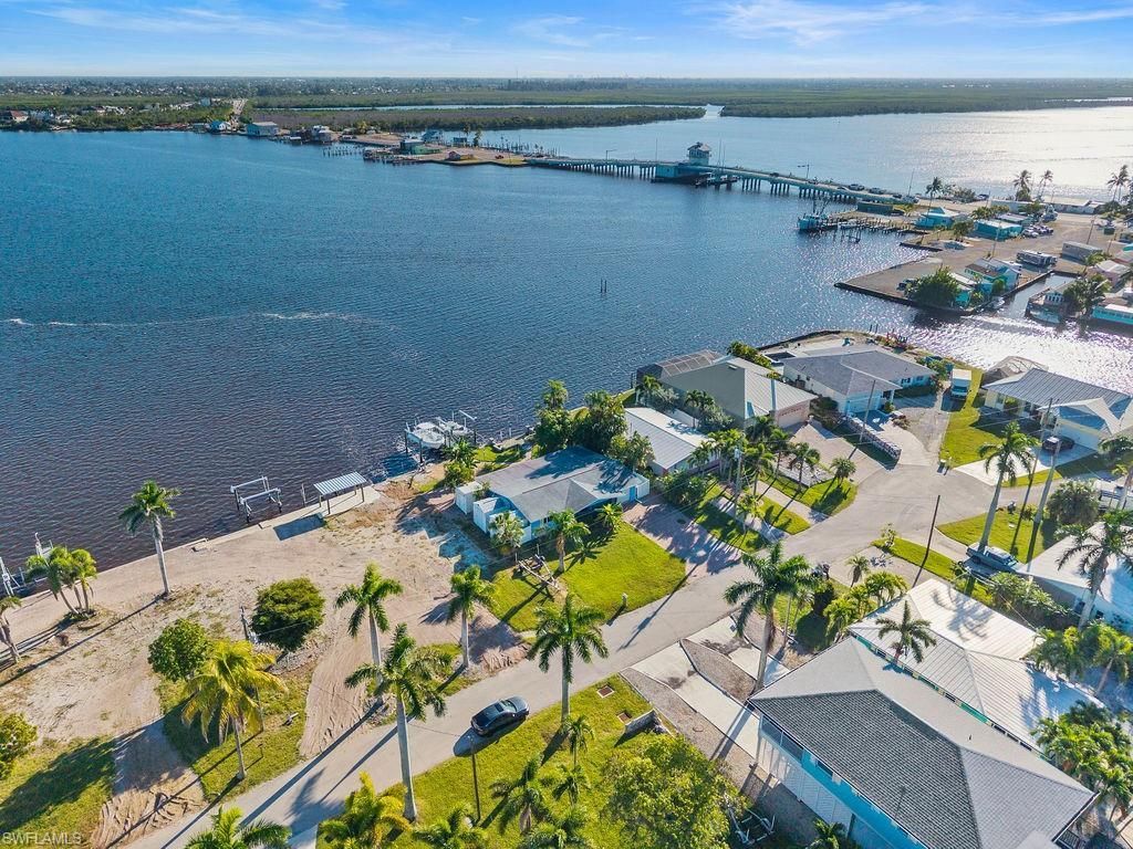 2504 Bayshore Dr, Matlacha, FL 33993 Photo