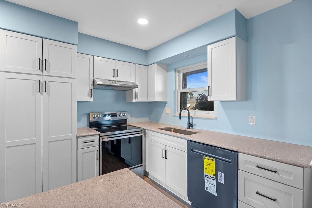 2504 Bayshore Dr, Matlacha, FL 33993 Photo