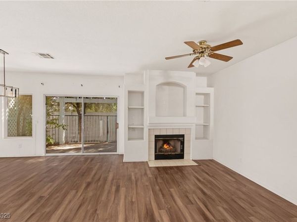 5266 Tropical Peach Drive, Las Vegas, NV 89118