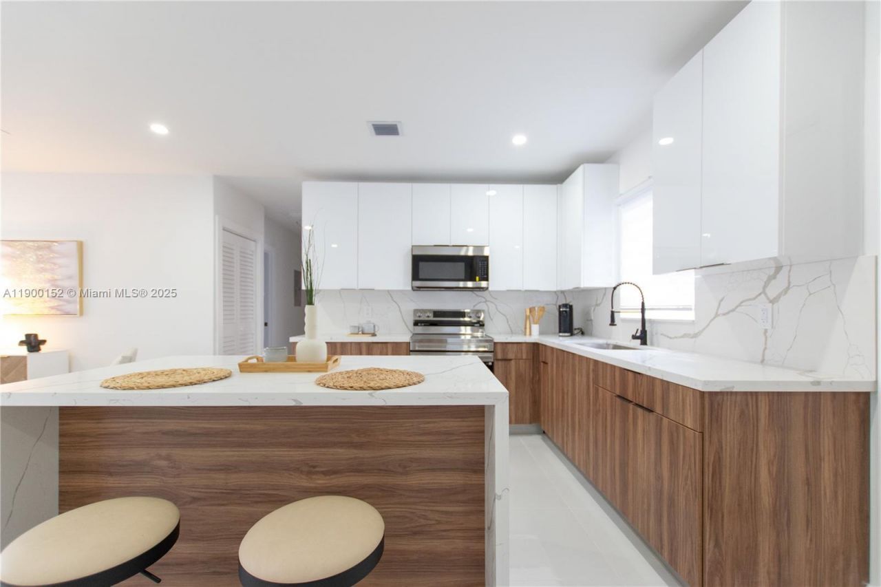 1110 NE 152nd Ter, North Miami Beach, FL 33162 Photo