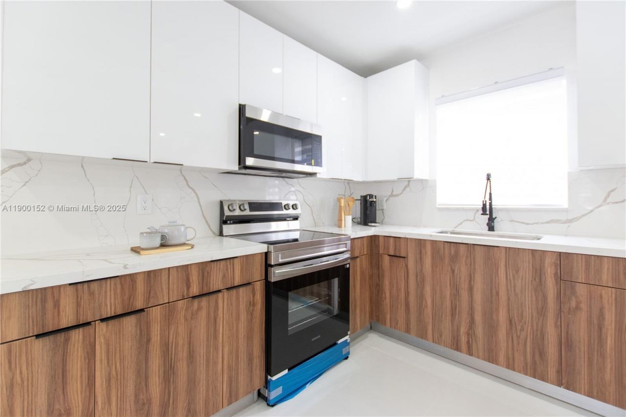 1110 NE 152nd Ter, North Miami Beach, FL 33162 Photo