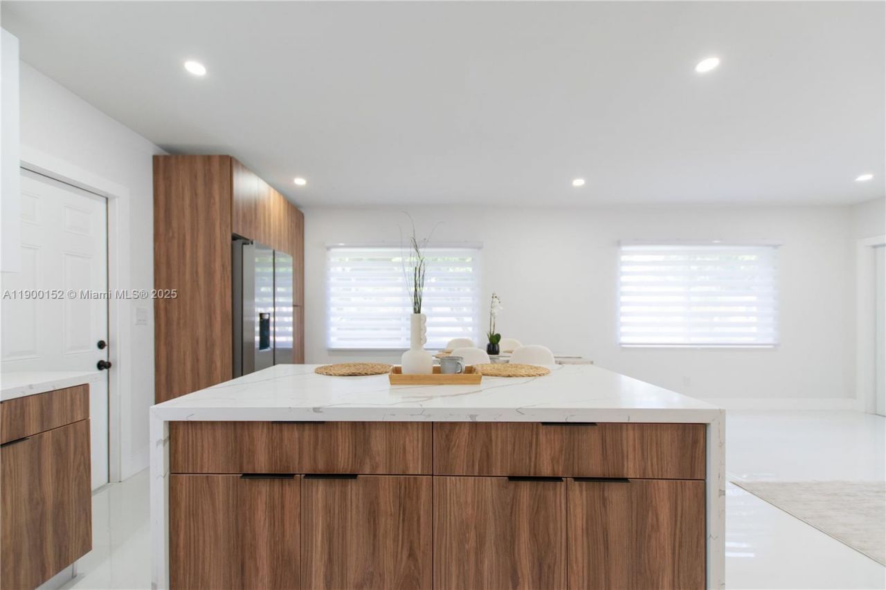 1110 NE 152nd Ter, North Miami Beach, FL 33162 Photo