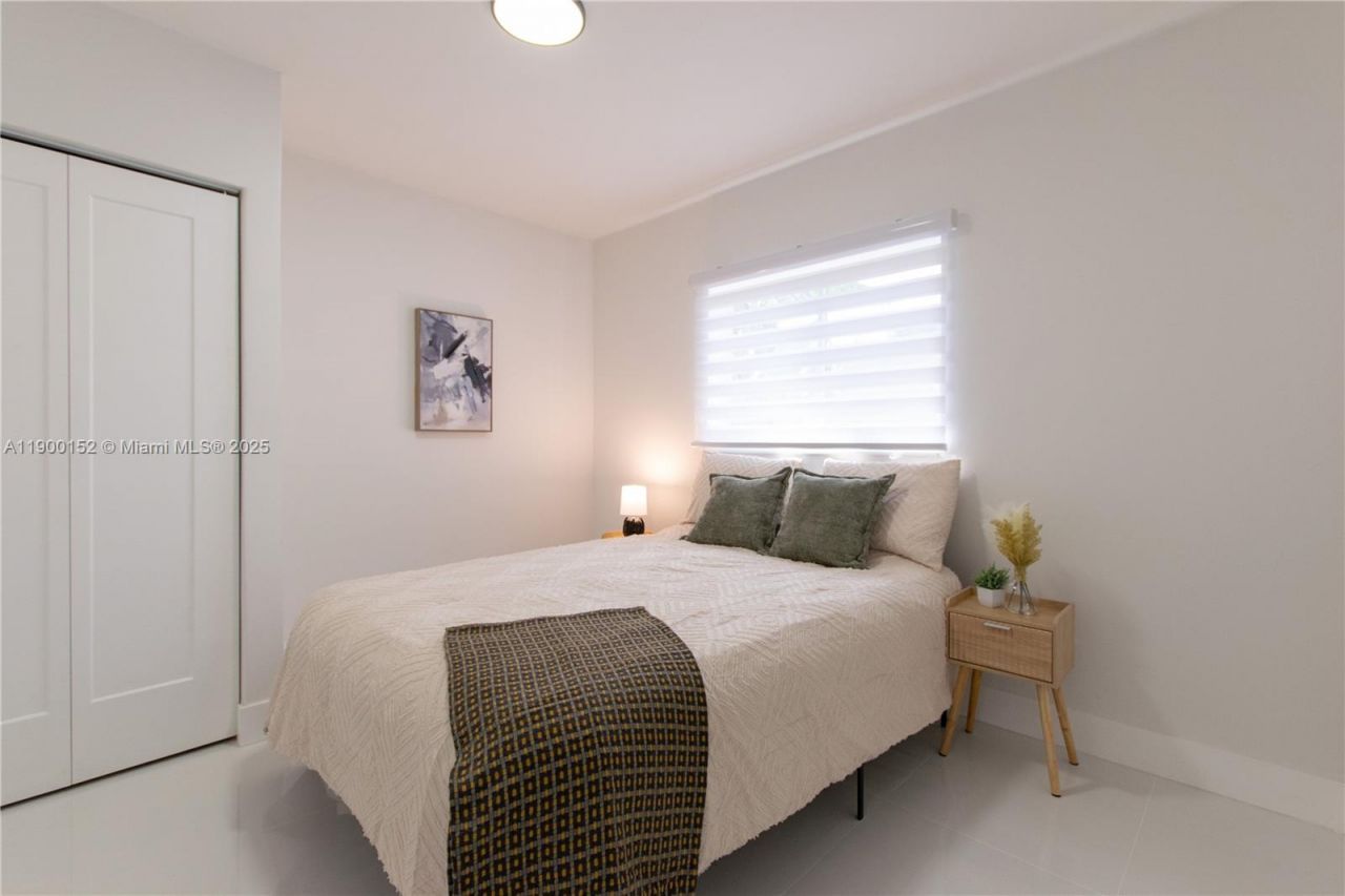 1110 NE 152nd Ter, North Miami Beach, FL 33162 Photo