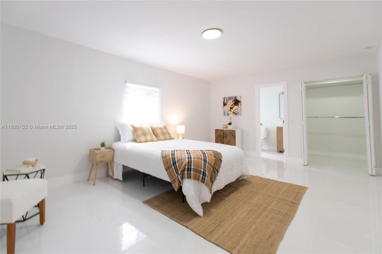 1110 NE 152nd Ter, North Miami Beach, FL 33162 Photo