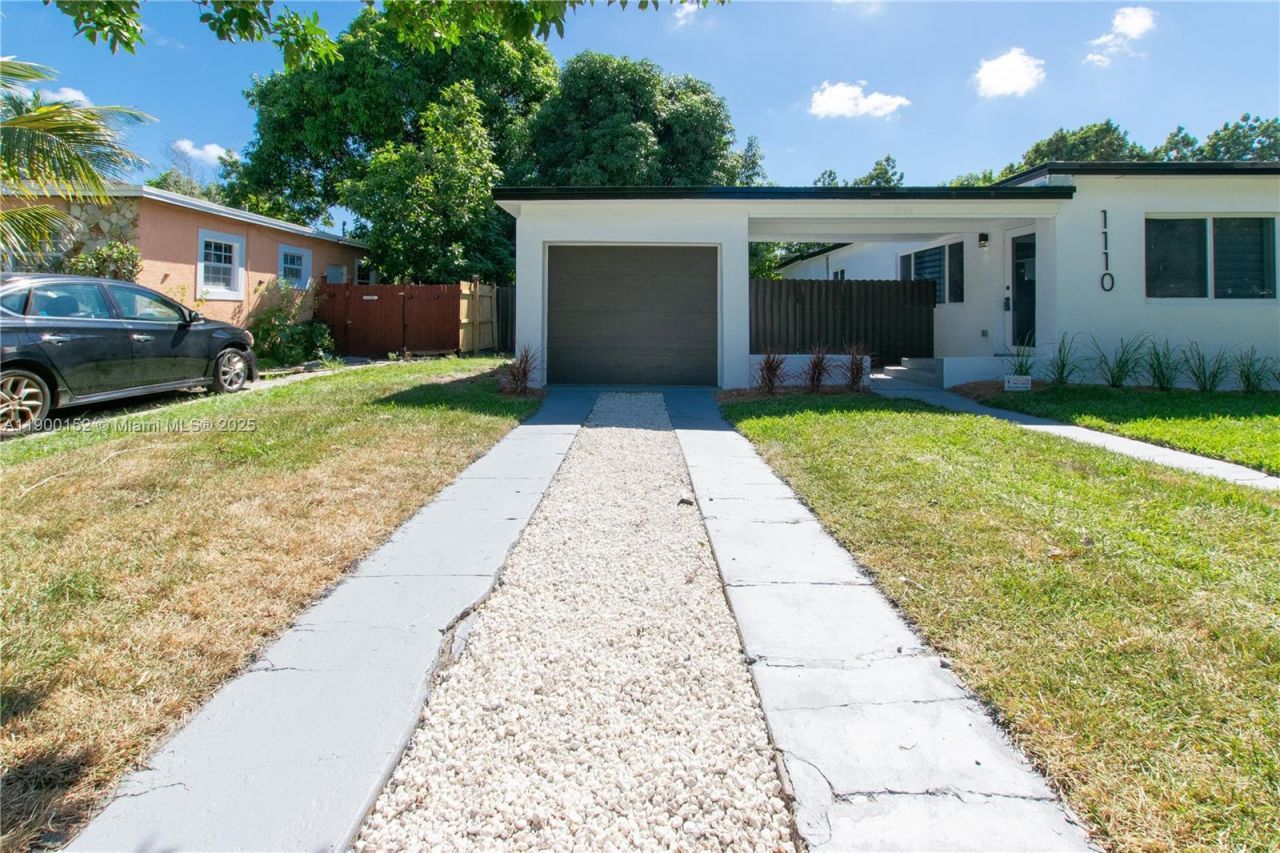 1110 NE 152nd Ter, North Miami Beach, FL 33162 Photo