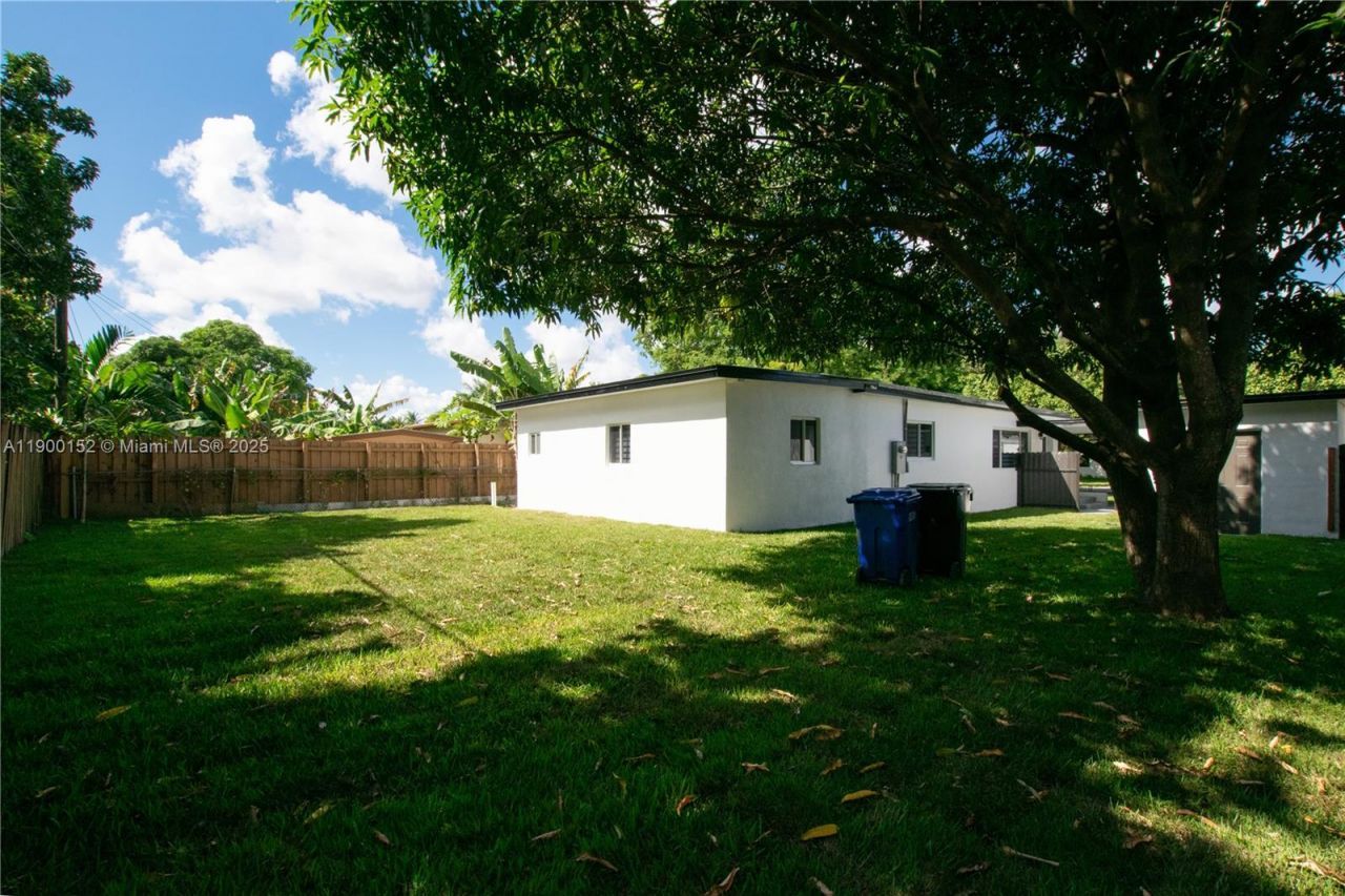 1110 NE 152nd Ter, North Miami Beach, FL 33162 Photo