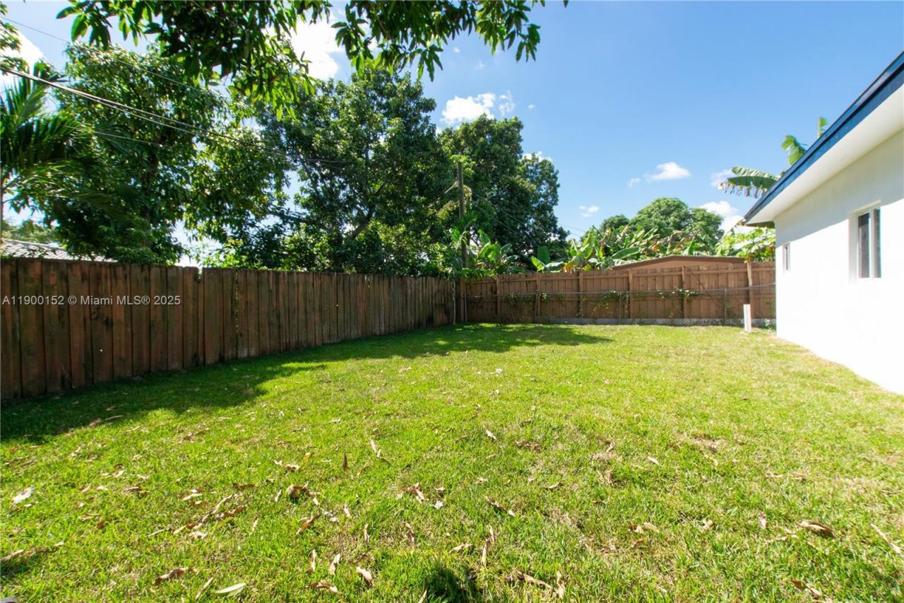 1110 NE 152nd Ter, North Miami Beach, FL 33162 Photo