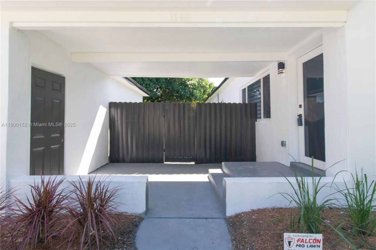 1110 NE 152nd Ter, North Miami Beach, FL 33162 Photo