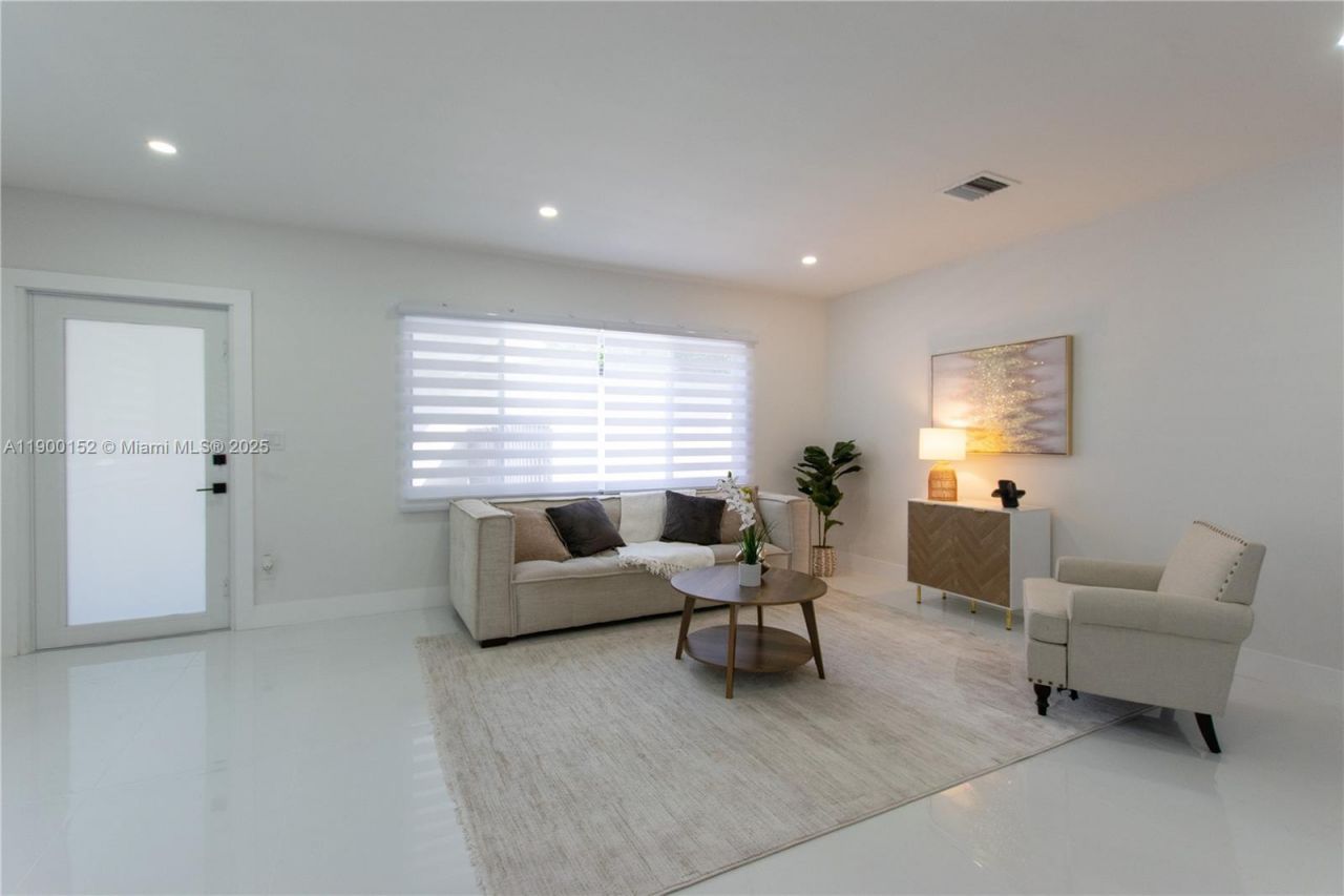 1110 NE 152nd Ter, North Miami Beach, FL 33162 Photo