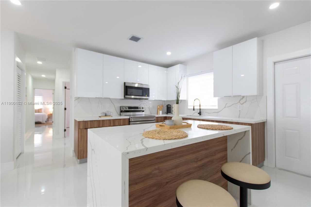 1110 NE 152nd Ter, North Miami Beach, FL 33162 Photo