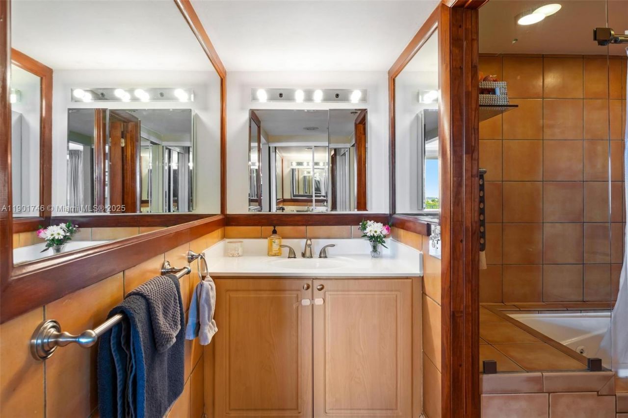 2829 Indian Creek Dr, Unit 1001+1002, Miami Beach, FL 33140 Photo