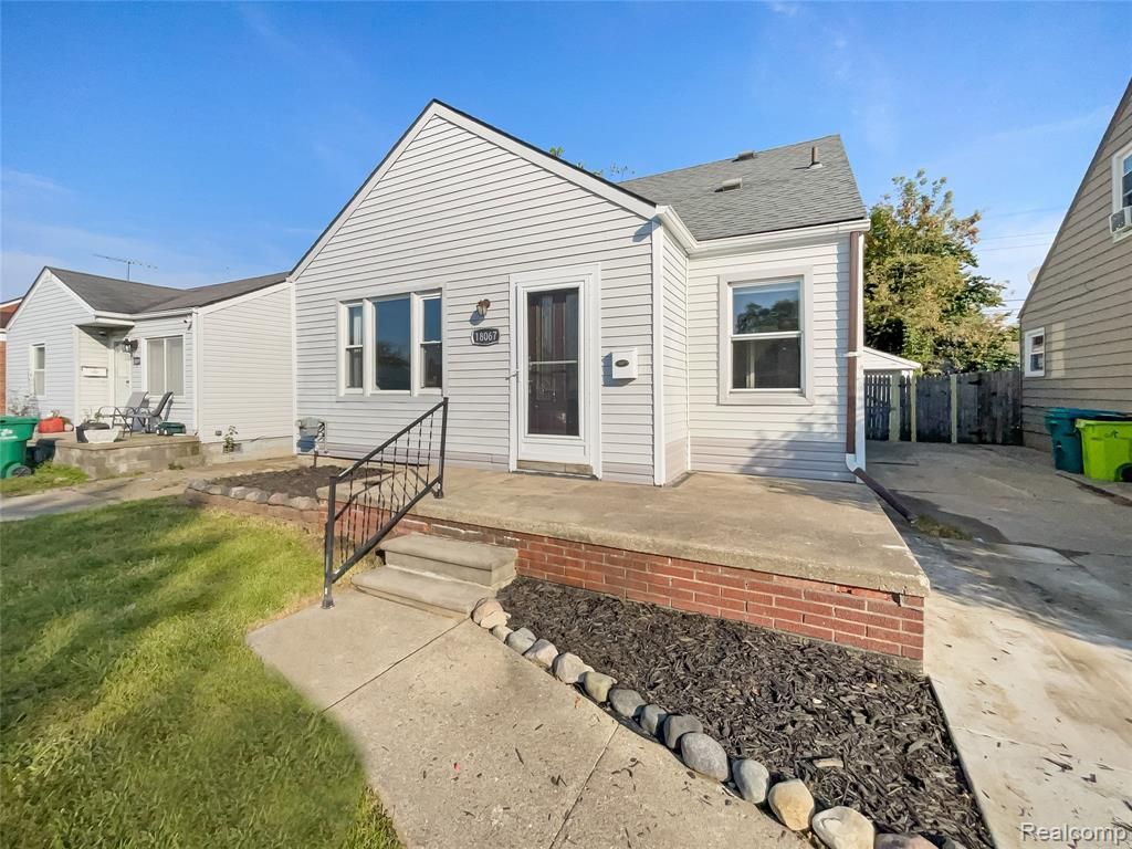 18067 Rosetta Avenue, Eastpointe, MI 48021 Main Photo