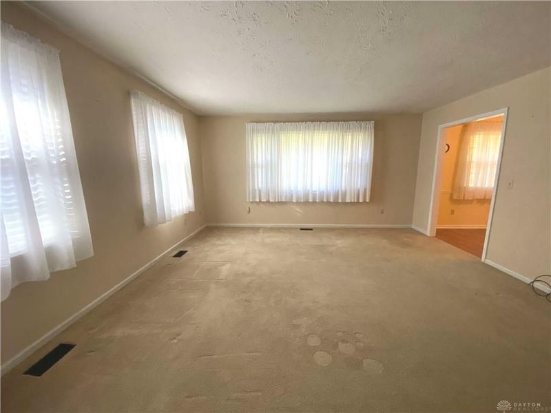 1811 Greenbriar Drive, Troy, OH 45373 Photo 7