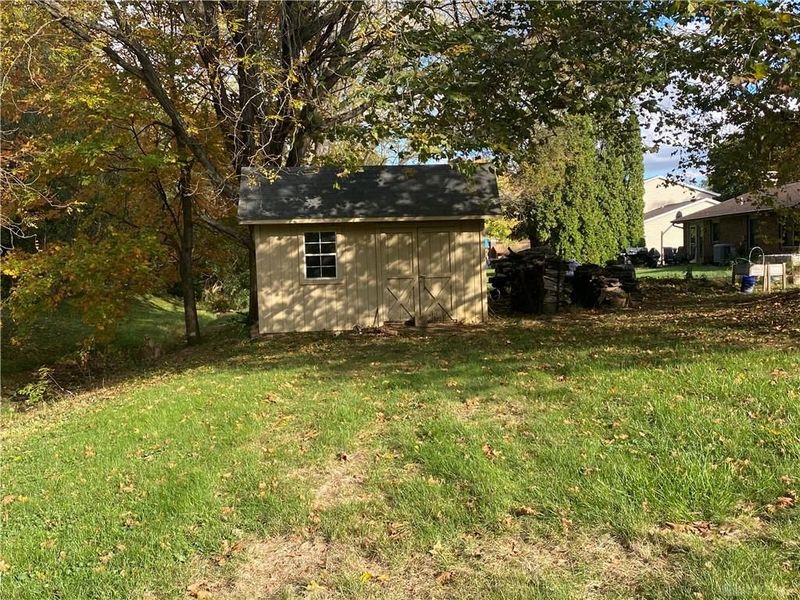 1811 Greenbriar Drive, Troy, OH 45373 Photo 9