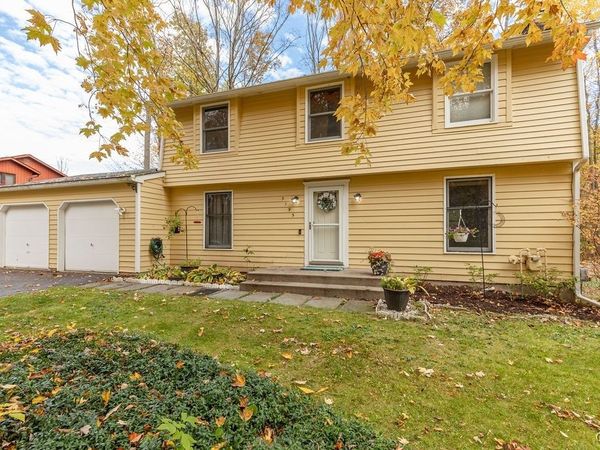 3195 Fields End Drive, Baldwinsville, NY 13027