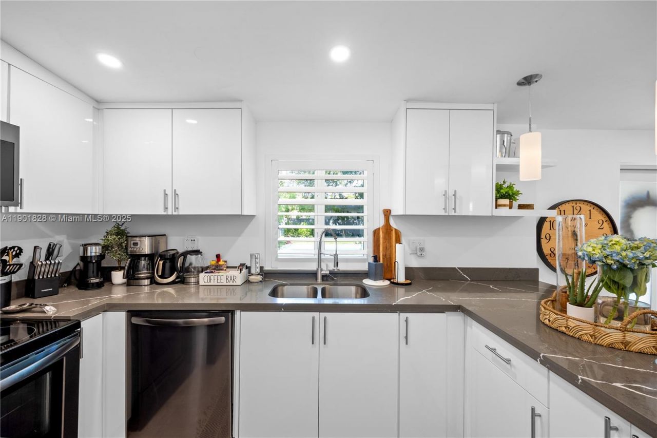 11 NW 45th St, Miami, FL 33127 Photo