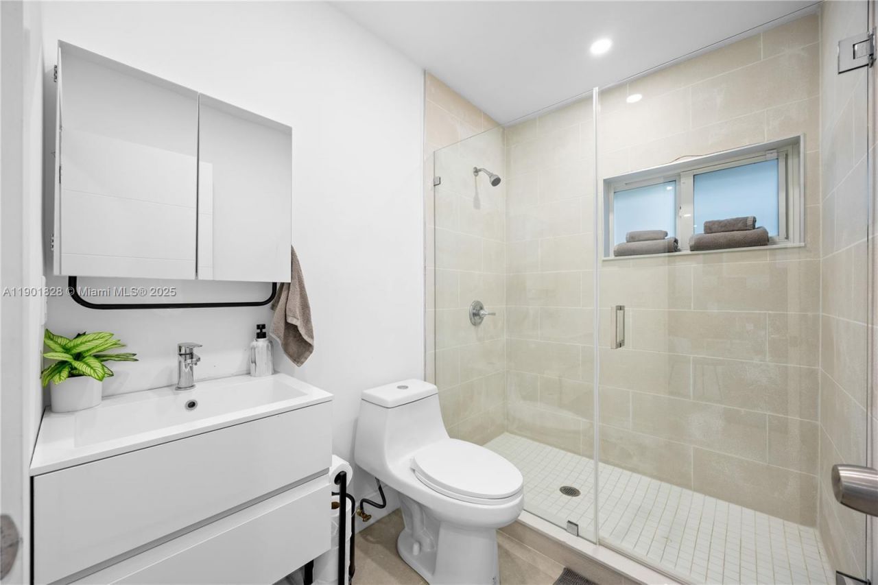 11 NW 45th St, Miami, FL 33127 Photo