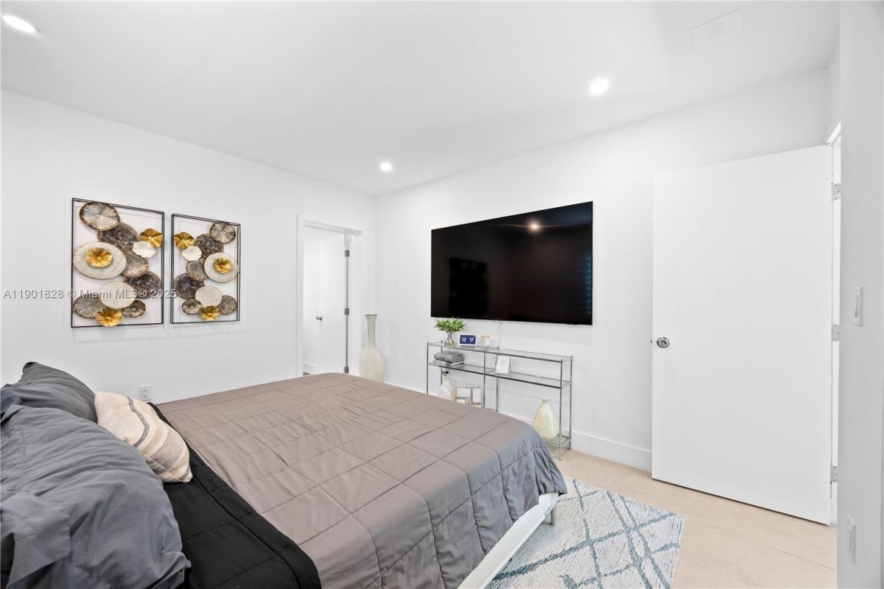 11 NW 45th St, Miami, FL 33127 Photo