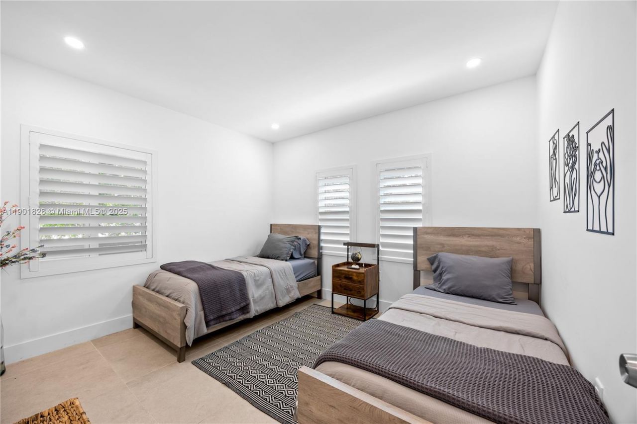 11 NW 45th St, Miami, FL 33127 Photo