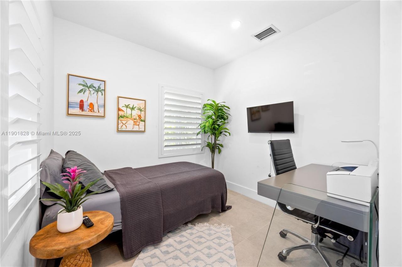 11 NW 45th St, Miami, FL 33127 Photo