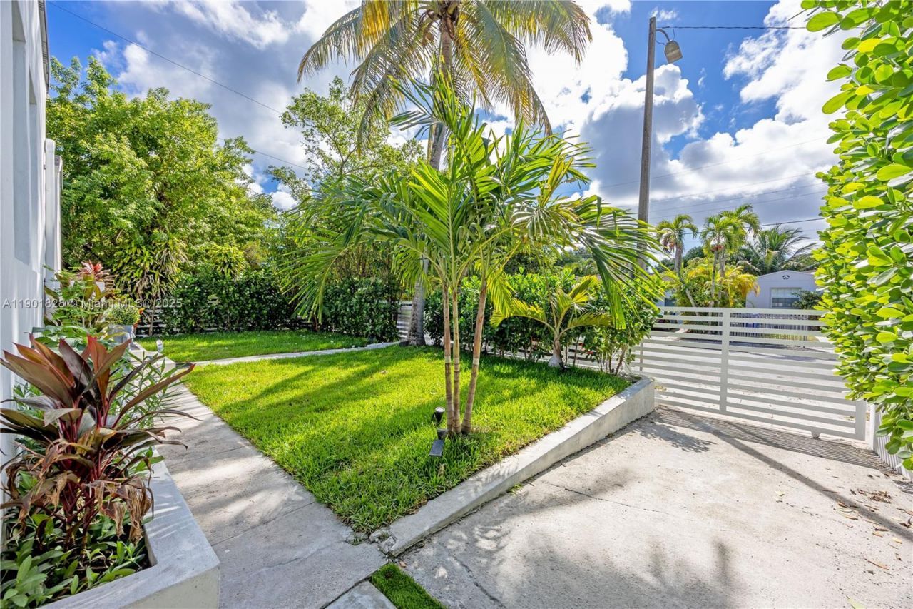 11 NW 45th St, Miami, FL 33127 Photo