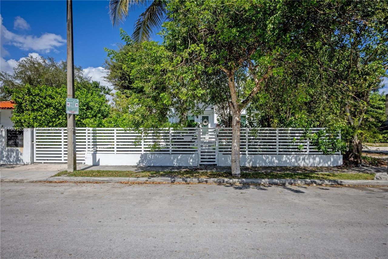 11 NW 45th St, Miami, FL 33127 Photo