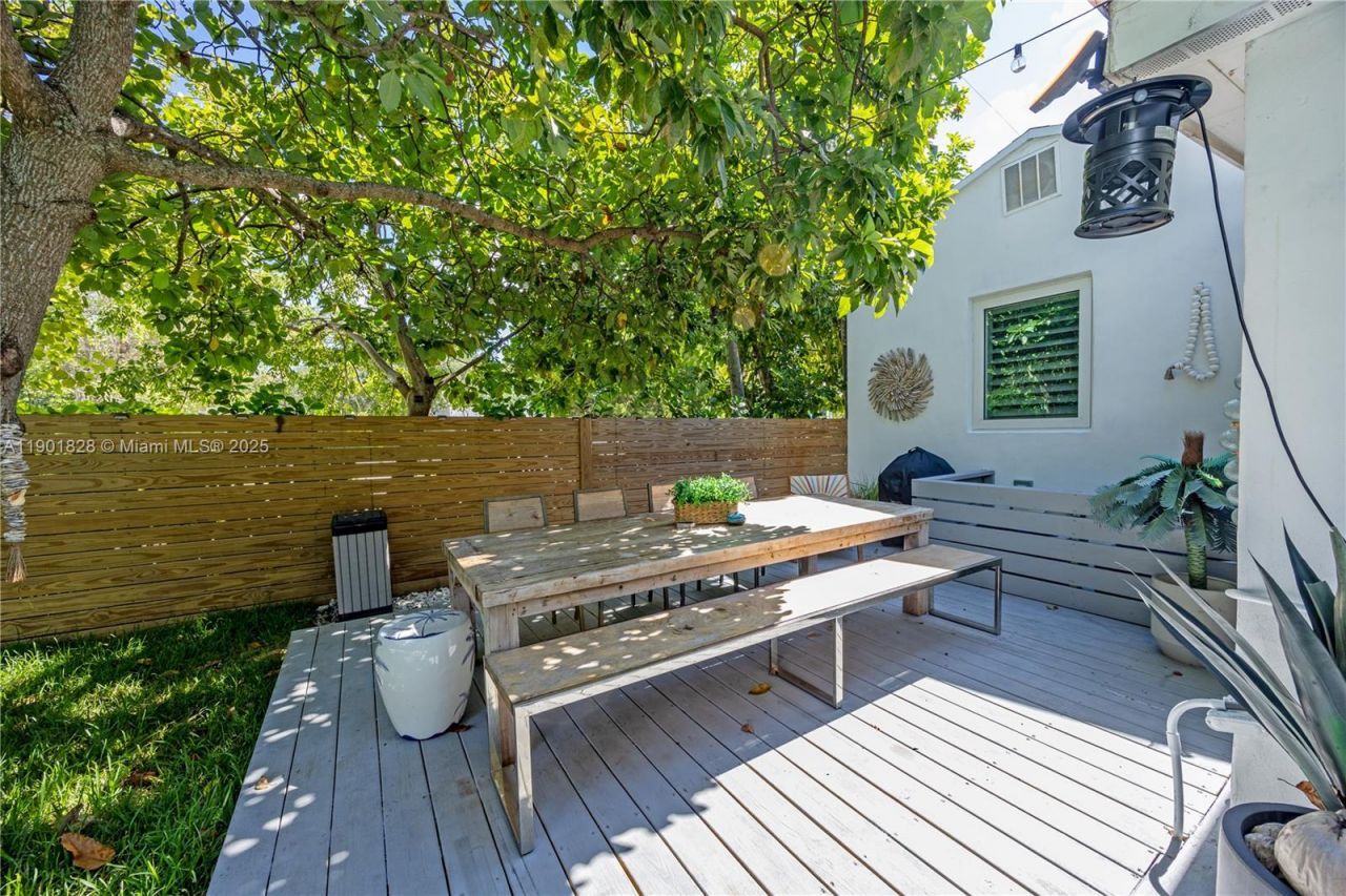 11 NW 45th St, Miami, FL 33127 Photo