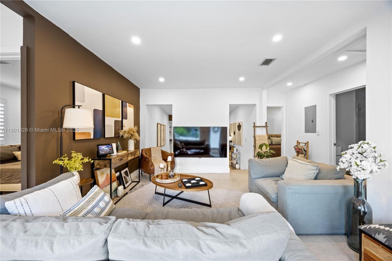 11 NW 45th St, Miami, FL 33127 Photo