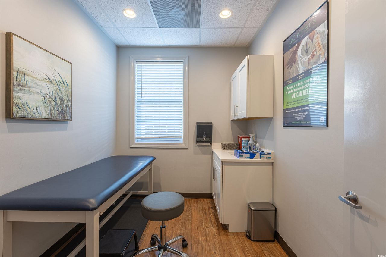 8210 Devon Ct. Photo 10