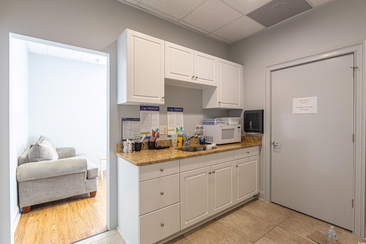 8210 Devon Ct. Photo 16