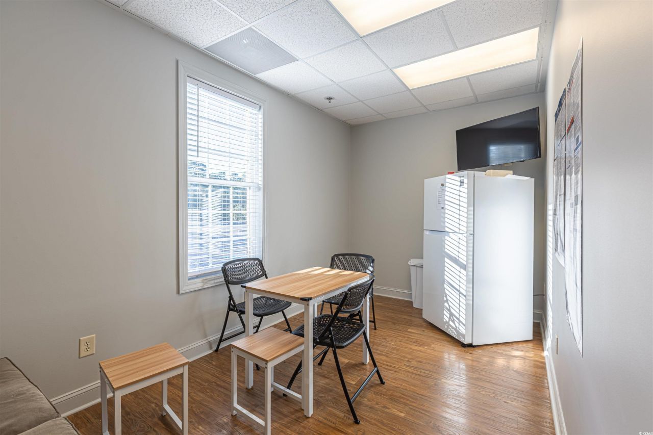 8210 Devon Ct. Photo 17