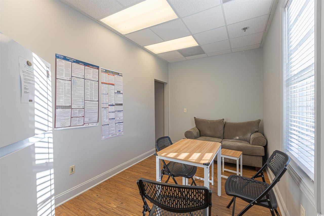 8210 Devon Ct. Photo 18