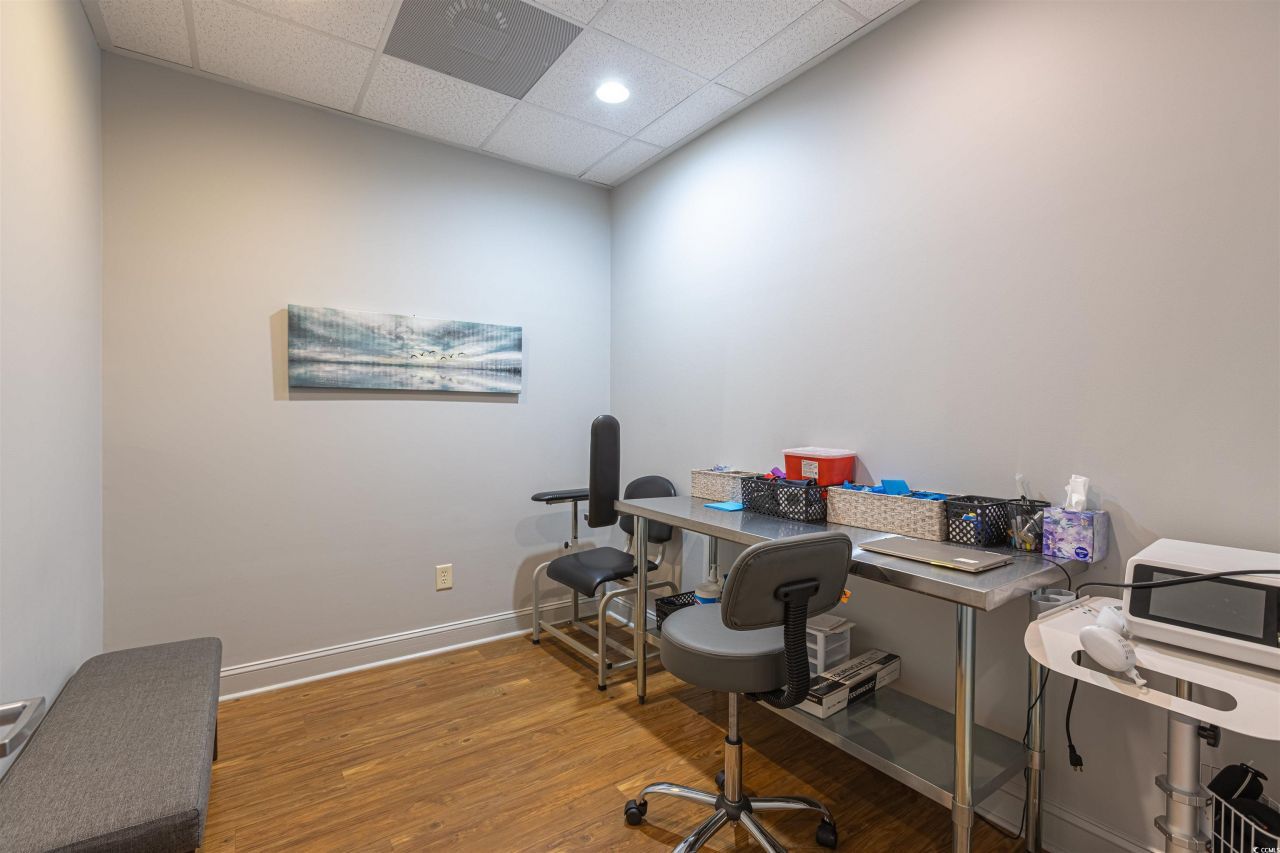 8210 Devon Ct. Photo 9