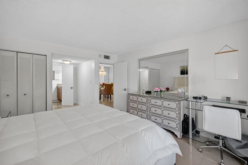 3909 N Ocean Boulevard, Unit 314, Fort Lauderdale, FL 33308 Photo