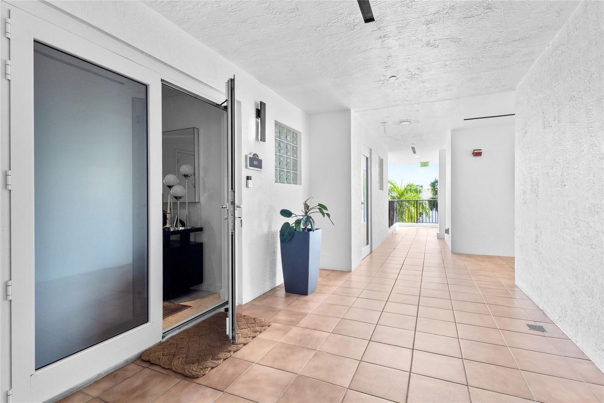 615 Bayshore Drive, Unit 301, Fort Lauderdale, FL 33304 Photo