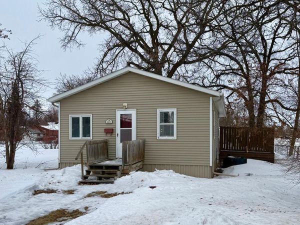422 Arnold Avenue S, Thief River Falls, MN 56701