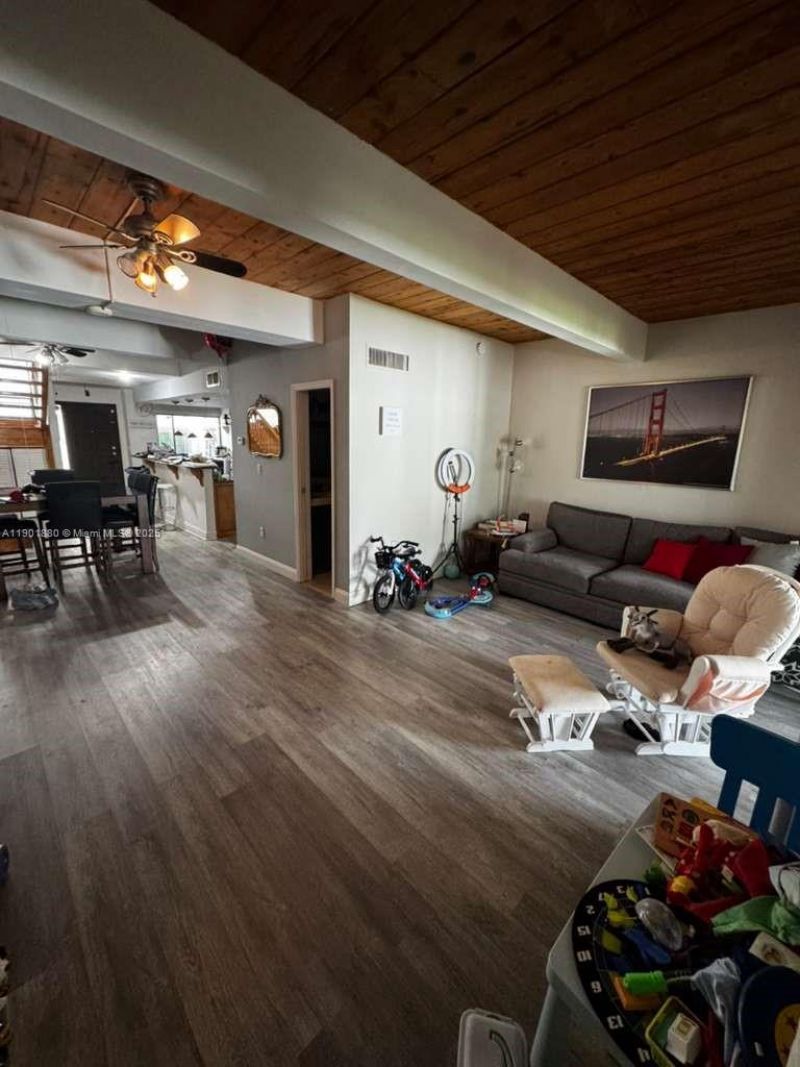 19416 NE 26th Ave, Unit 111B, Miami, FL 33180 Photo