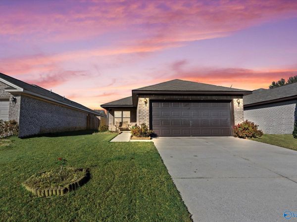 102 Winstead Circle, Owens Cross Roads, AL 35763
